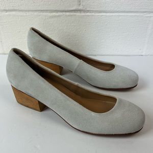 A Detacher Suede Low Heels, 10